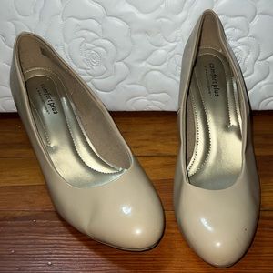 Nude pumps